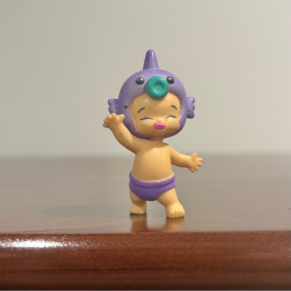 Twozies Season 1 Finley Narwhal Baby Figure Purple Diaper Rare Collectible 2 In.